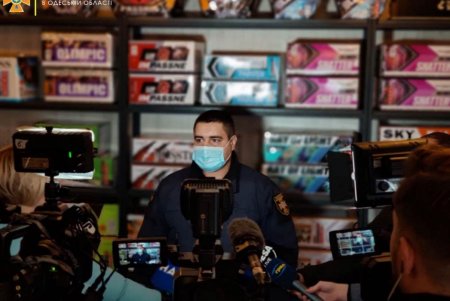 Спасатели проверяют точки продажи пиротехники и напоминают о правилах ее покупки (фото)