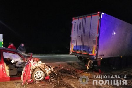 Водитель легковушки погиб от столкновения с отбойником и грузовиком на трассе Одесса-Рени (фото)
