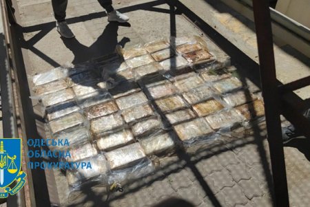 Организатора и двух членов международной преступной группировки арестовали за контрабанду кокаина из Эквадора (фото)