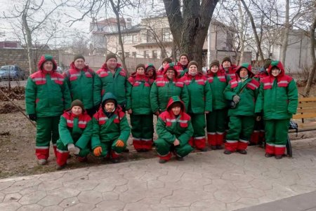 Более 230 комплектов теплой униформы приобретено для работы одесских озеленителей в холода  (фото)