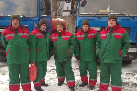 Более 230 комплектов теплой униформы приобретено для работы одесских озеленителей в холода  (фото)