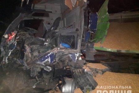 От столкновения трех фур на трассе Одесса-Вознесенск погибли два водителя (фото)