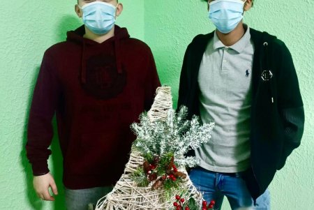 В Одесском следственном изоляторе несовершеннолетние изготовили новогодние украшения для воспитанников детдомов