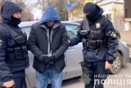 Иностранец разгуливал в центре Одессы с заряженным пистолетом (фото, видео)