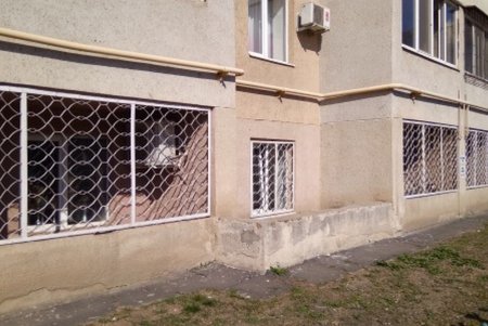 В течение недели в городе демонтировали более трех десятков незаконно установленных рекламных конструкций