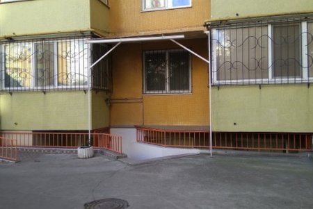 В течение недели в городе демонтировали более трех десятков незаконно установленных рекламных конструкций