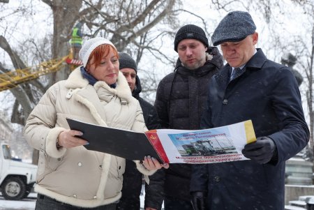 В Одессе презентовали новую спецтехнику для уборки тротуаров (фоторепортаж)