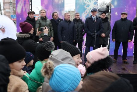 В Киевском районе открылся современный ледовый каток (фоторепортаж)