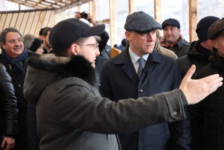 В Киевском районе открылся современный ледовый каток (фоторепортаж)