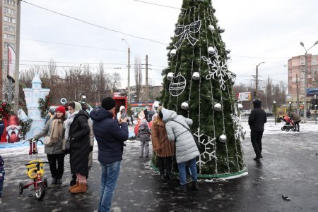 В Киевском районе открылся современный ледовый каток (фоторепортаж)
