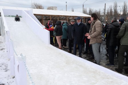 В Киевском районе открылся современный ледовый каток (фоторепортаж)