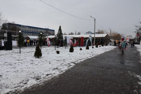 В Киевском районе открылся современный ледовый каток (фоторепортаж)