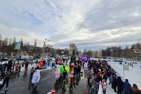 В Киевском районе, на месте старого скейт-парка, открылась новая ледовая арена (фото) 