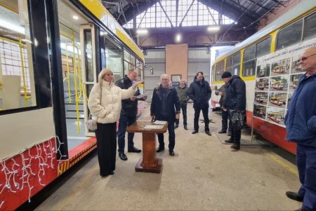 Работников КП «Одесгорэлектротранс» поздравили со сборкой юбилейного вагона (фото)