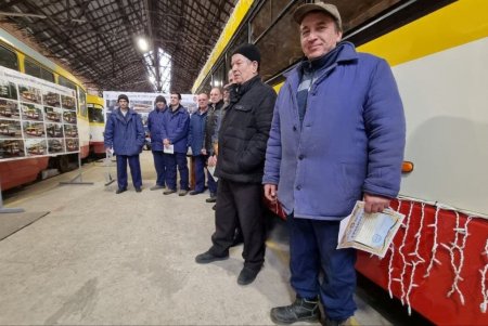 Работников КП «Одесгорэлектротранс» поздравили со сборкой юбилейного вагона (фото)