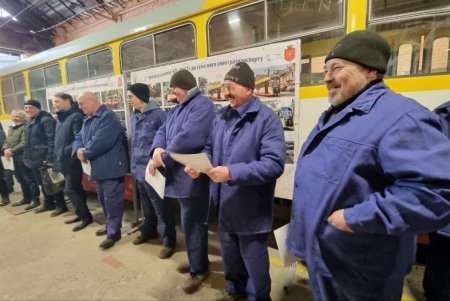 Работников КП «Одесгорэлектротранс» поздравили со сборкой юбилейного вагона (фото)