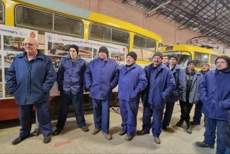 Работников КП «Одесгорэлектротранс» поздравили со сборкой юбилейного вагона (фото)