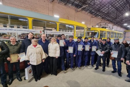Работников КП «Одесгорэлектротранс» поздравили со сборкой юбилейного вагона (фото)