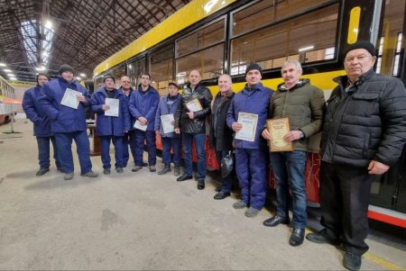 Работников КП «Одесгорэлектротранс» поздравили со сборкой юбилейного вагона (фото)