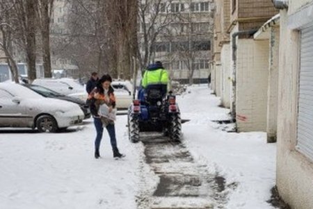 Коммунальные службы города переведены на круглосуточный режим работы (фото, видео)