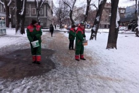 Коммунальные службы города переведены на круглосуточный режим работы (фото, видео)