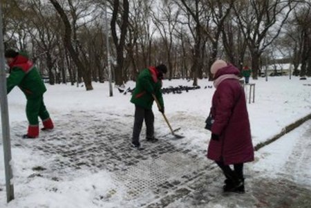 Коммунальные службы города переведены на круглосуточный режим работы (фото, видео)