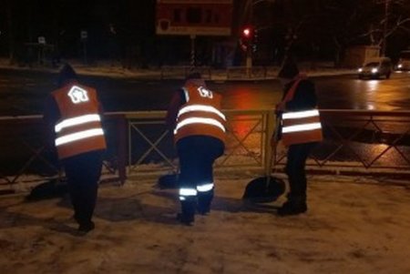 Коммунальные службы города переведены на круглосуточный режим работы (фото, видео)