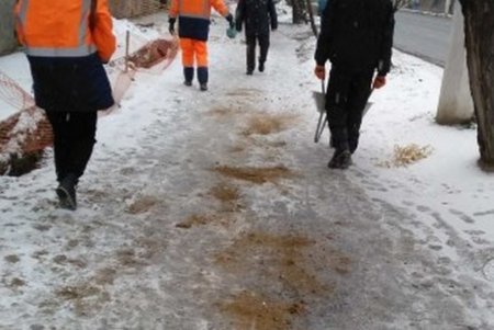 Коммунальные службы города переведены на круглосуточный режим работы (фото, видео)