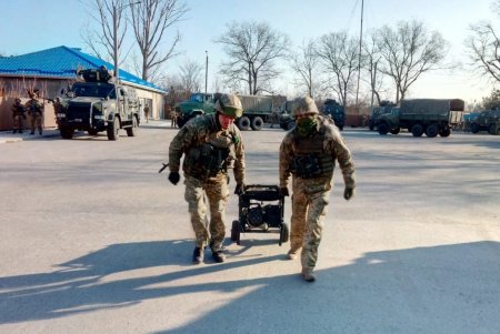 Морские пехотинцы успешно отбили «захваченный» противником аэродром (фото)