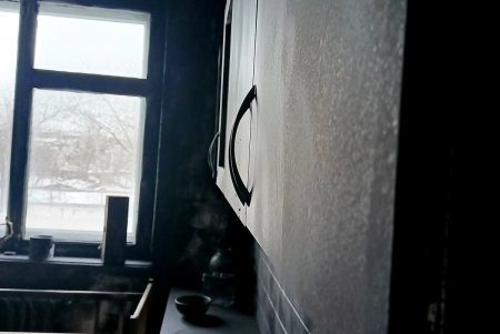 В уникальном классе со «сгоревшей» комнатой за стеклом для школьников провели первый урок (фото)
