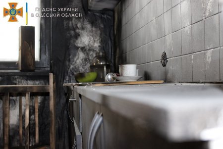 В уникальном классе со «сгоревшей» комнатой за стеклом для школьников провели первый урок (фото)