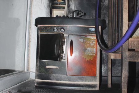В уникальном классе со «сгоревшей» комнатой за стеклом для школьников провели первый урок (фото)
