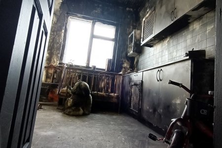 В уникальном классе со «сгоревшей» комнатой за стеклом для школьников провели первый урок (фото)