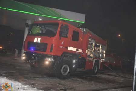 Ночью спасатели ликвидировали пожар в здании «Сильвер Центра» в Одессе (фото)