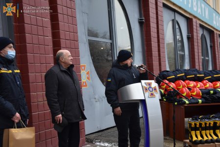 Спасатели получили новую защитную одежду, приобретенную за счет средств из бюджета города (фото)