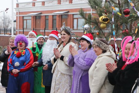 Медикам опорных больниц города вручили новогодние подарки (фото)