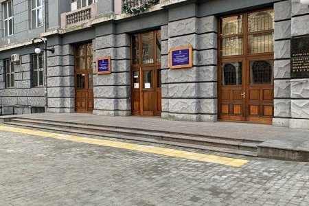 В Приморском и Малиновском районах ремонтируют тротуары и внутридомовые территории (фоторепортаж)