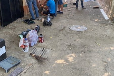 В Приморском и Малиновском районах ремонтируют тротуары и внутридомовые территории (фоторепортаж)