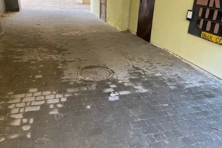 В Приморском и Малиновском районах ремонтируют тротуары и внутридомовые территории (фоторепортаж)