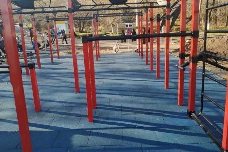 В районе пляжей «Ланжерон» и «Отрада» открыли спортивные площадки с новыми тренажерами (фото)