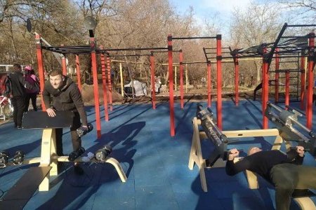 В районе пляжей «Ланжерон» и «Отрада» открыли спортивные площадки с новыми тренажерами (фото)