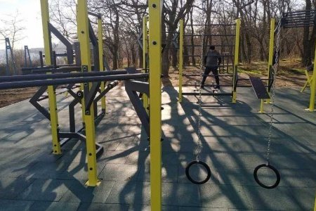 В районе пляжей «Ланжерон» и «Отрада» открыли спортивные площадки с новыми тренажерами (фото)