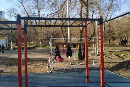 В районе пляжей «Ланжерон» и «Отрада» открыли спортивные площадки с новыми тренажерами (фото)