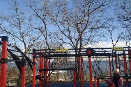 В районе пляжей «Ланжерон» и «Отрада» открыли спортивные площадки с новыми тренажерами (фото)