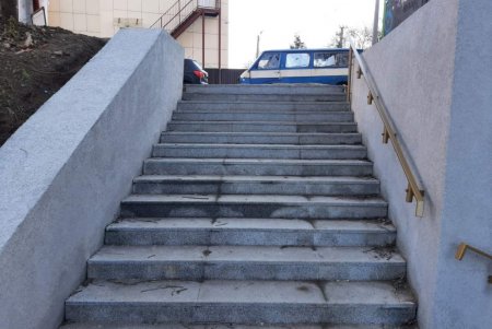 На Молдаванке капитально отремонтировали две лестницы (фото)