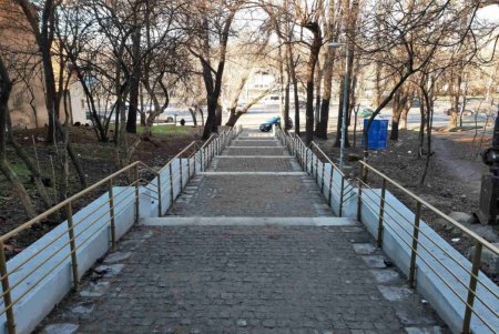 На Молдаванке капитально отремонтировали две лестницы (фото)