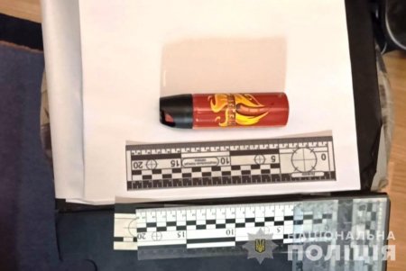 В Одессе мужчина ограбил пункт продажи лотерейных билетов, распылив в лицо продавщицы газовый баллончик (фото, видео)