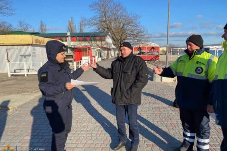 Спасатели напомнили жителям Суворовского района правила безопасного купания при праздновании Крещения