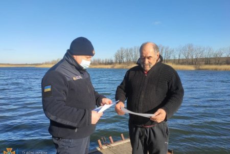 Спасатели напомнили жителям Суворовского района правила безопасного купания при праздновании Крещения