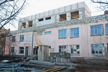 В инфекционной больнице активно ведется реконструкция детского отделения за счет городского бюджета (фото)
